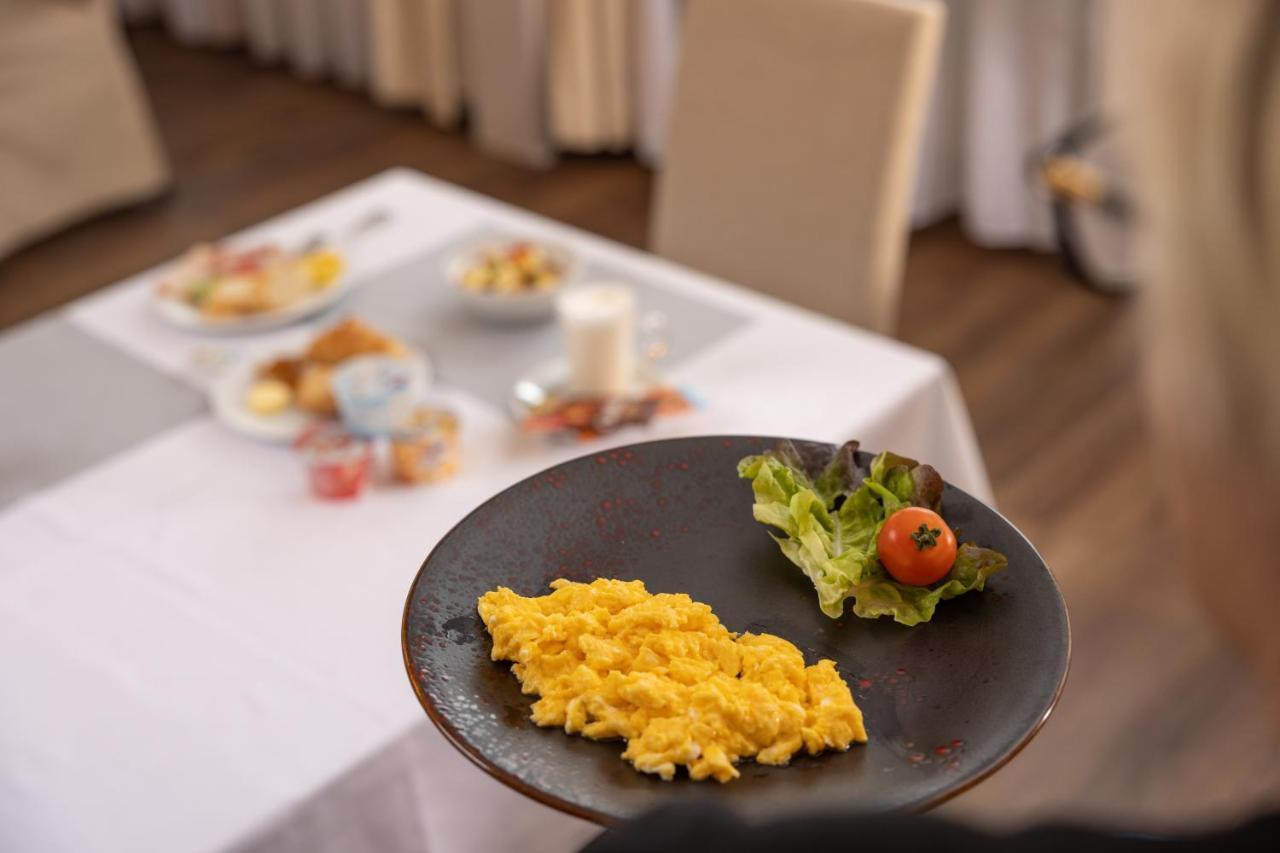 Adhhoc Hotel 3*
