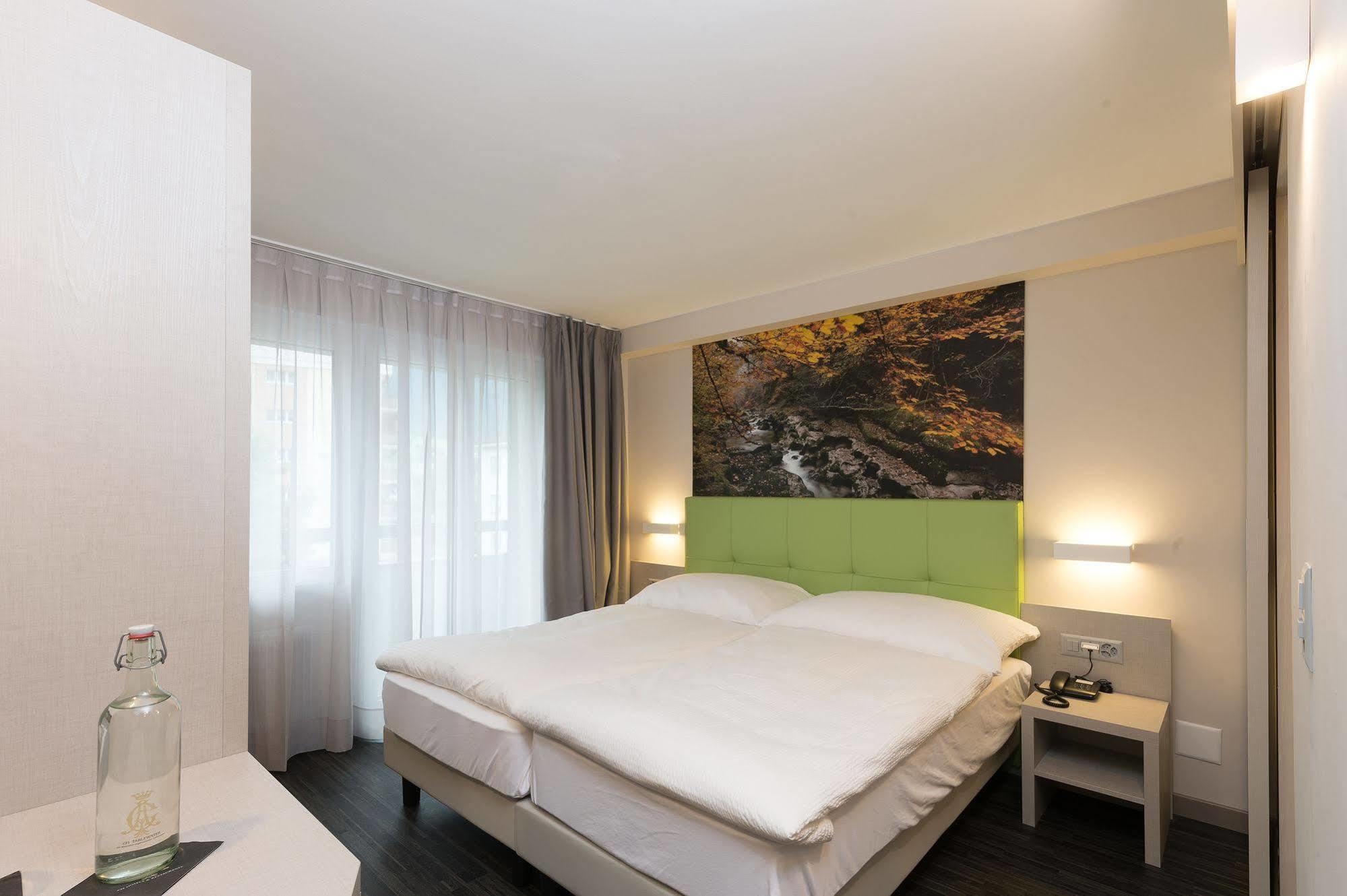 Adhhoc Hotel