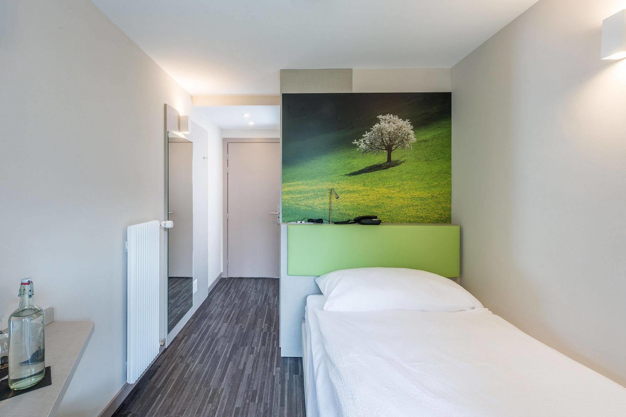 Adhhoc Hotel