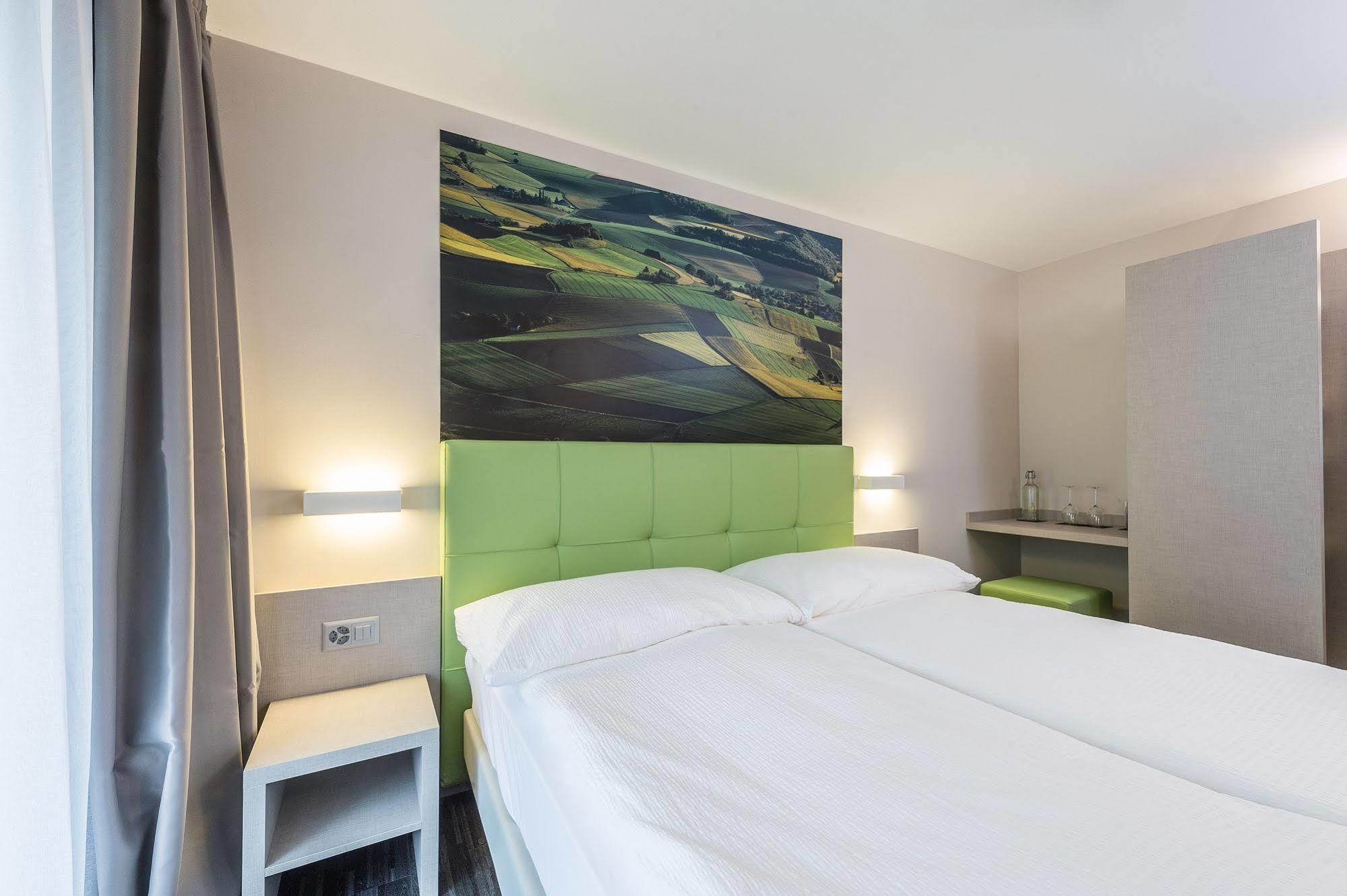 Adhhoc Hotel