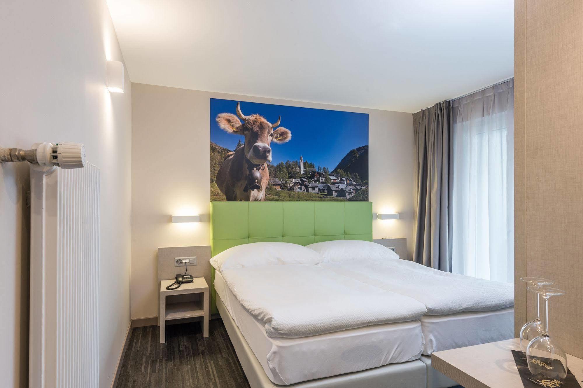 Hotel Adhhoc